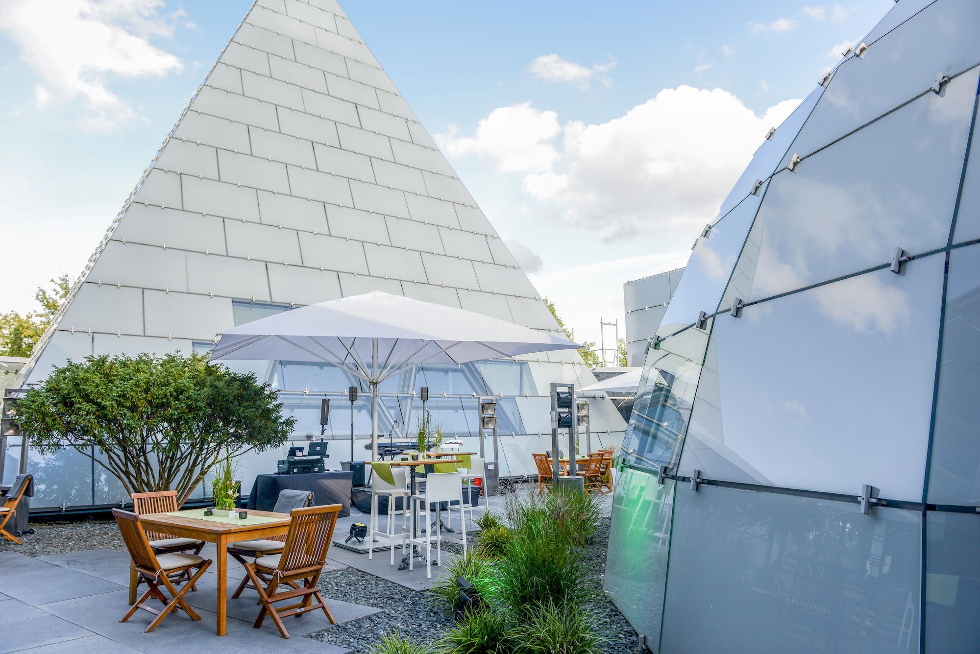 36+ Dänischer Pavillon Hannover, Die pyramide besticht durch ihre